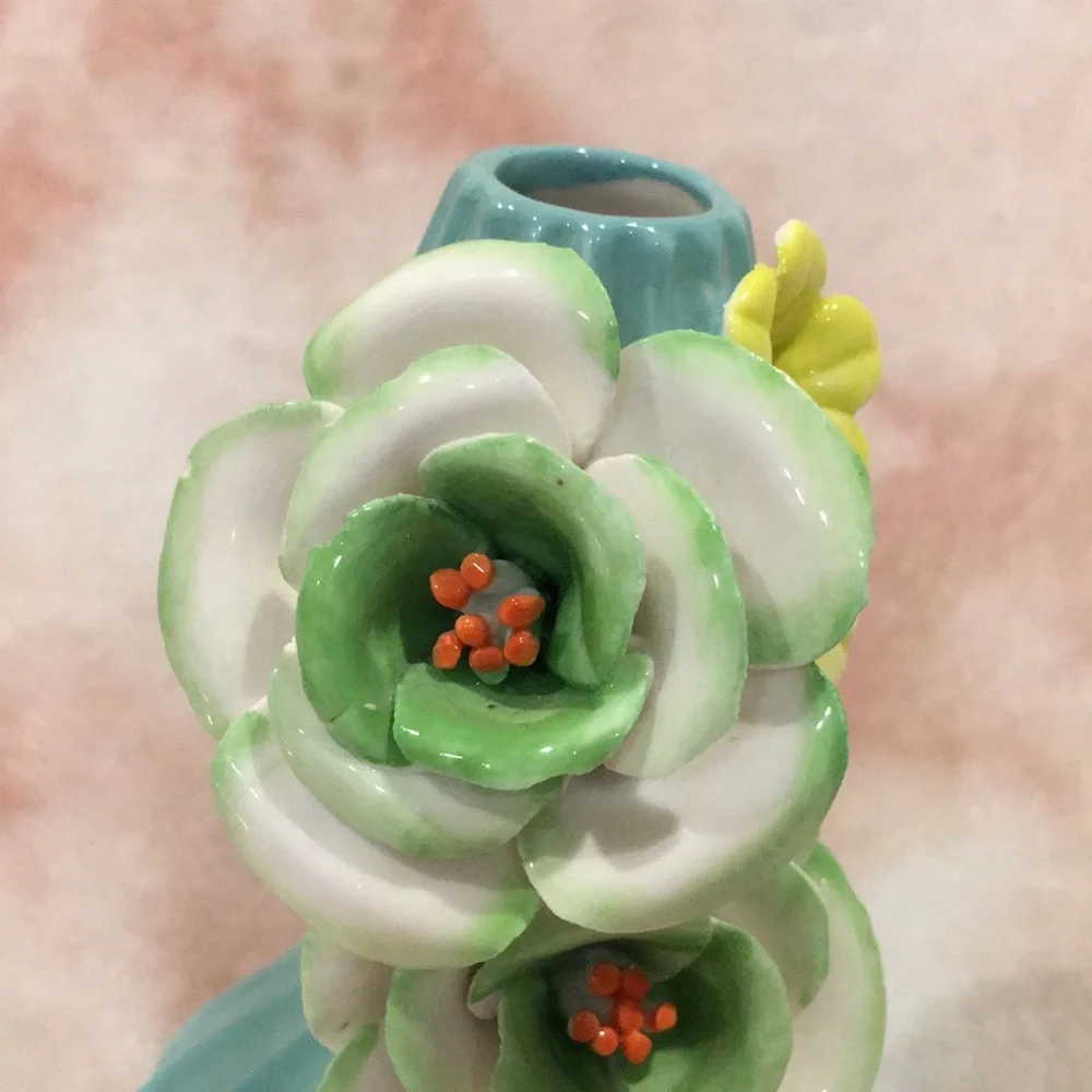 “Blooming Bright” Ceramic Bud Vase 3D ceramic Flowers NWOT 4”x6.5” Handcrafted - Picture 2 of 16